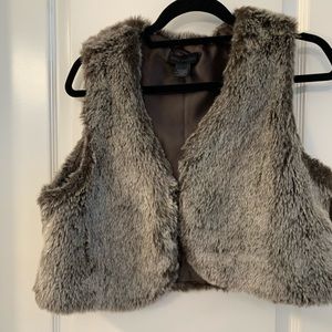 Cropped Faux Fur Sleeveless Jacket
